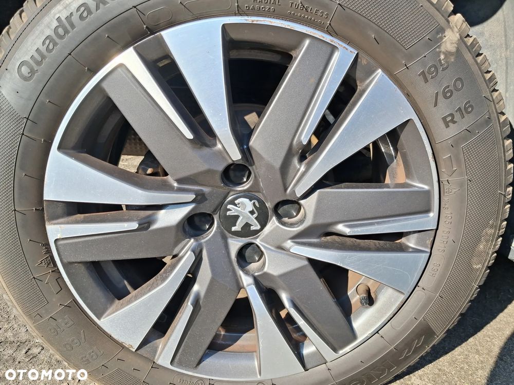 Peugeot 2008 1.2 Pure Tech GPF Active S&S - 26