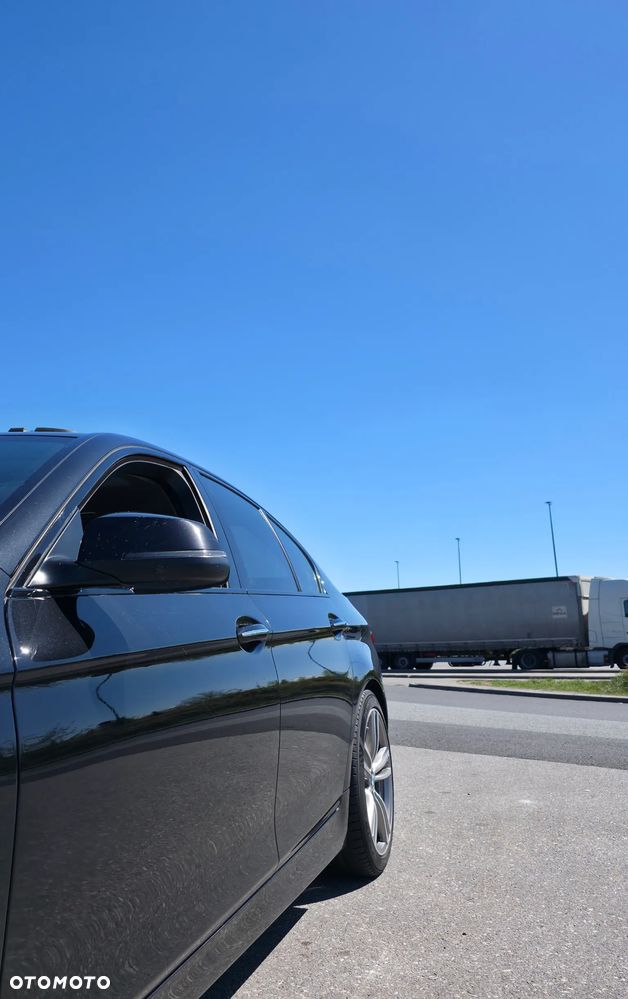 BMW Seria 5 528i xDrive - 5