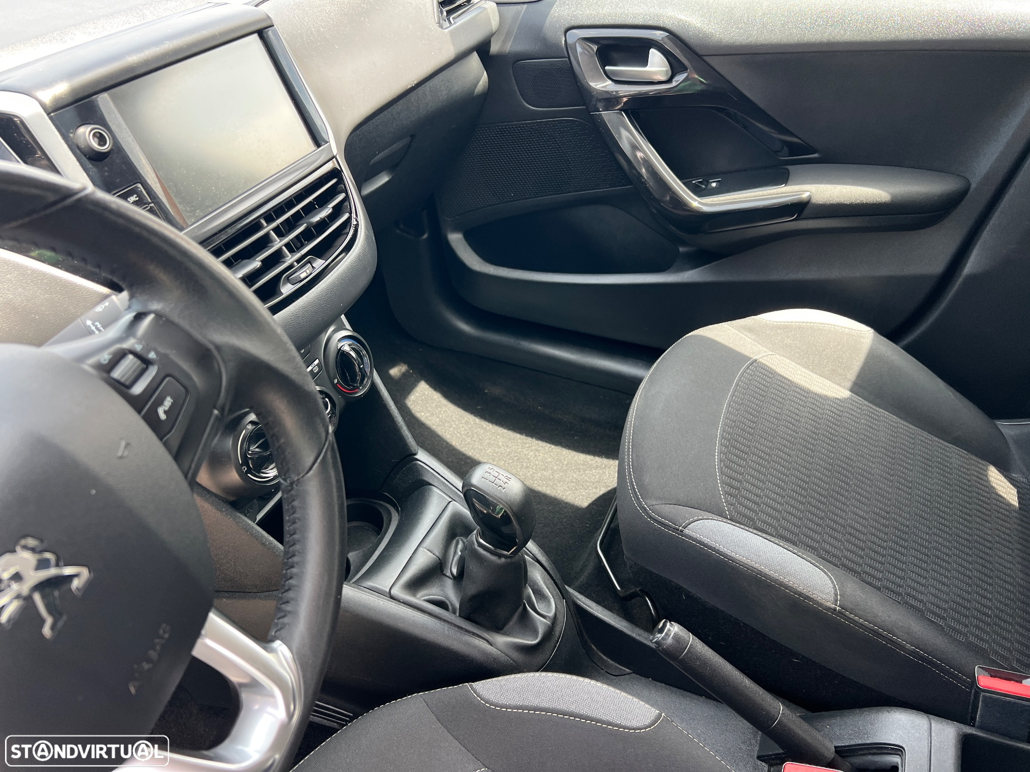 Peugeot 208 1.2 PureTech Allure - 19