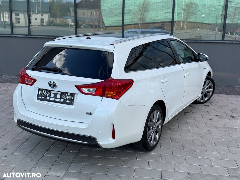 Toyota Auris 1.8 L VVT-i Luna - 4