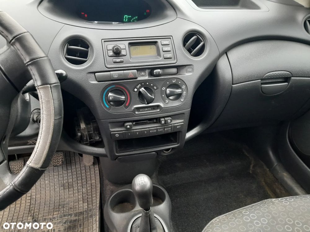 Toyota Yaris 1.0 Base - 4