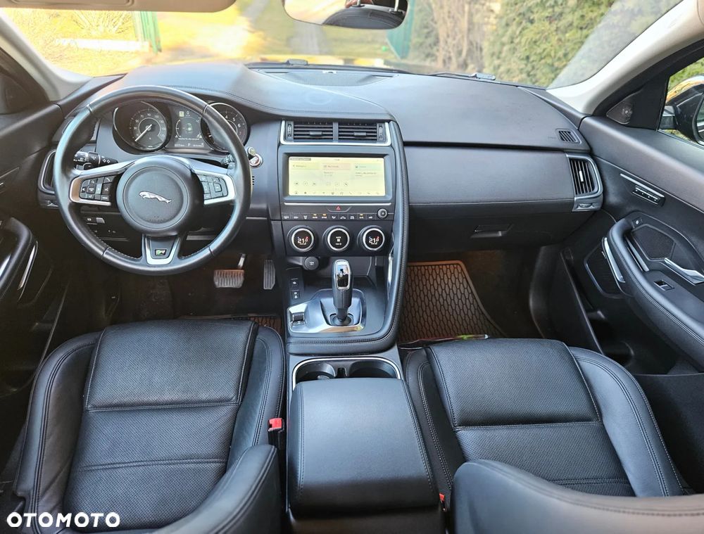 Jaguar E-Pace P250 AWD SE - 26