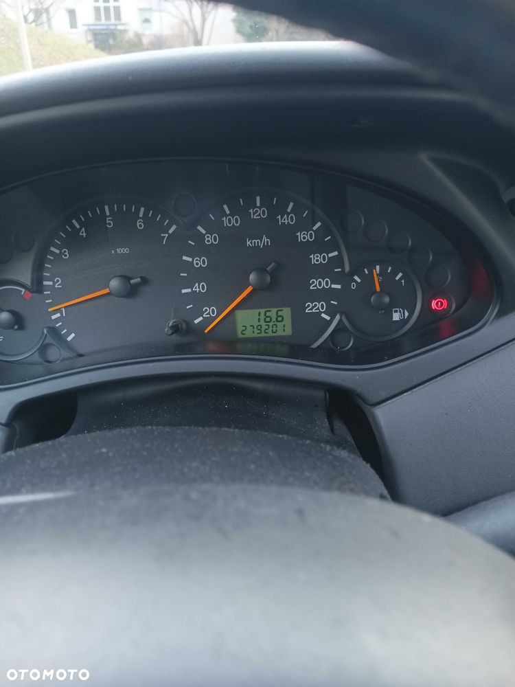 Ford Focus 1.6 Ambiente - 1