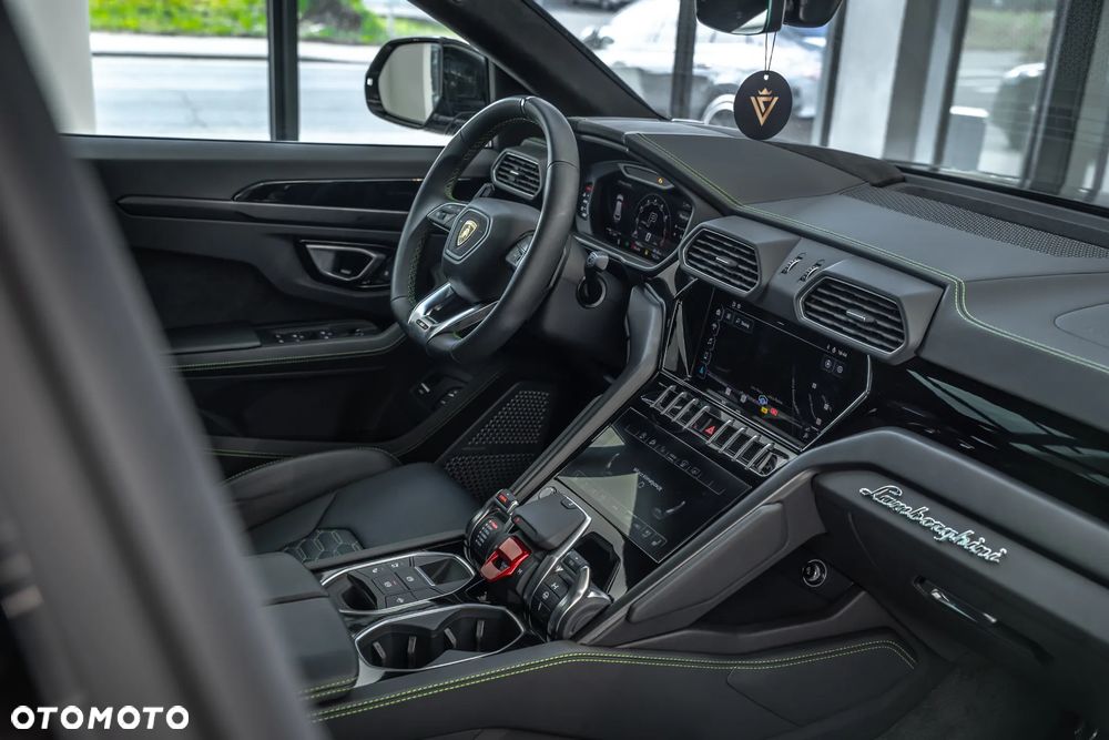 Lamborghini Urus - 40