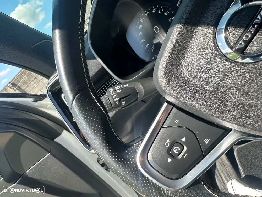 Volvo XC 40 2.0 D3 R-Design Geartronic - 9