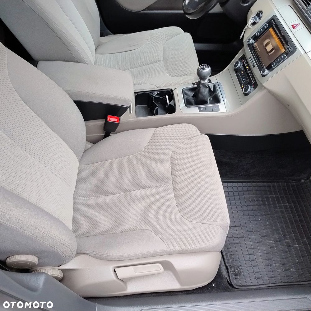 Volkswagen Passat - 30