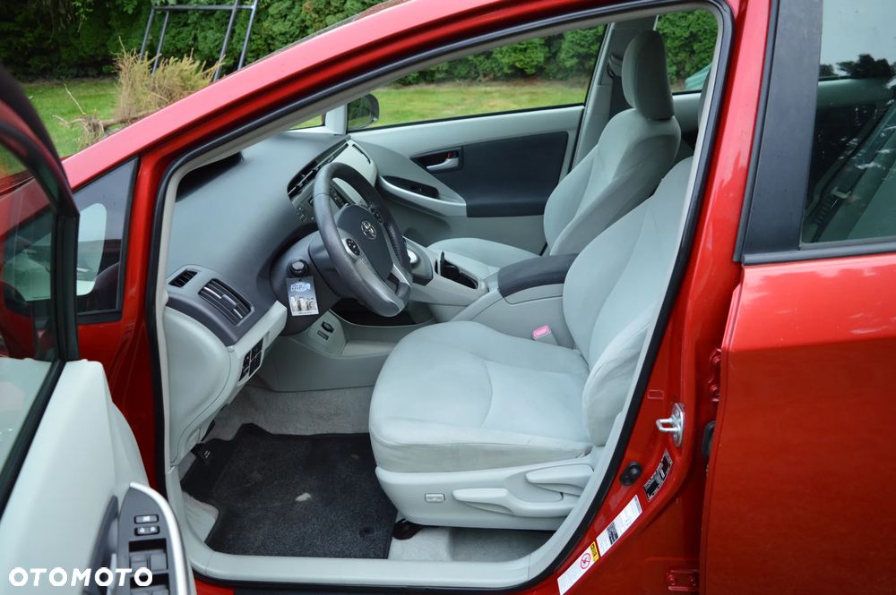 Toyota Prius 1.8 HSD Prestige - 17