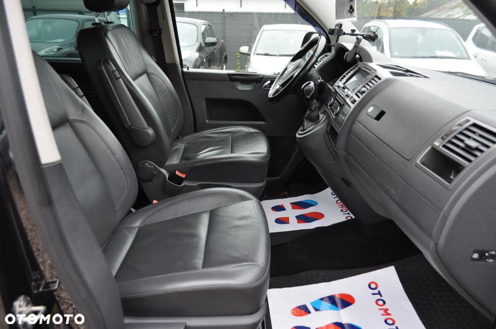 Volkswagen Caravelle - 16