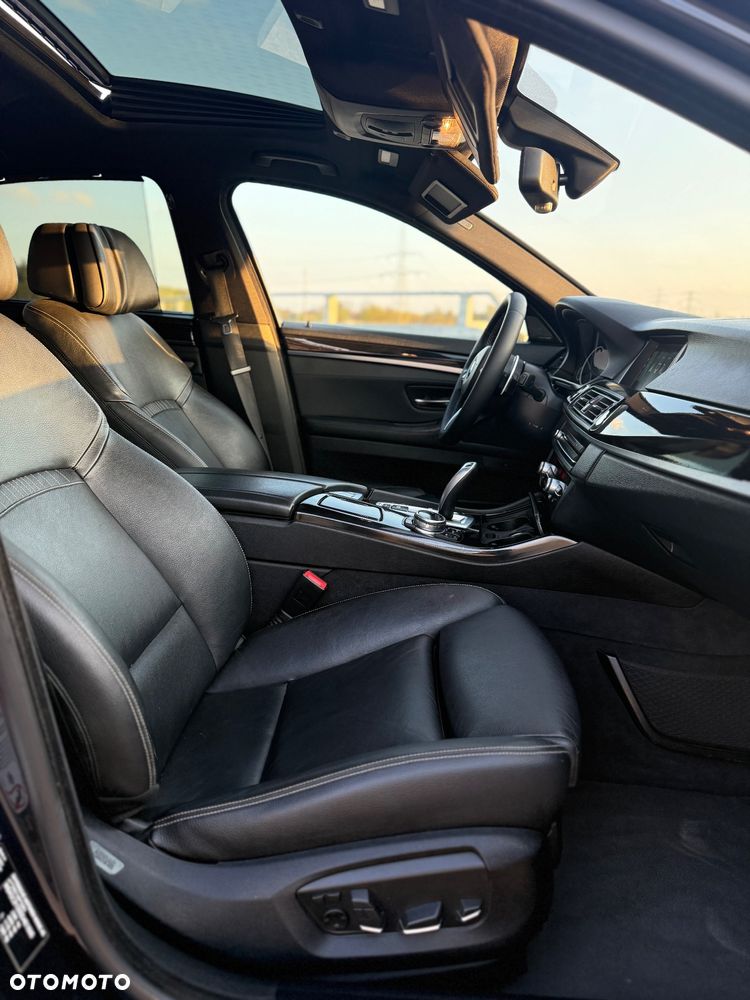 BMW Seria 5 525d xDrive - 29