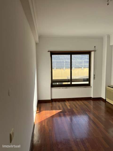 Apartamento, 157 m², São Domingos de Benfica - Grande imagem: 4/13