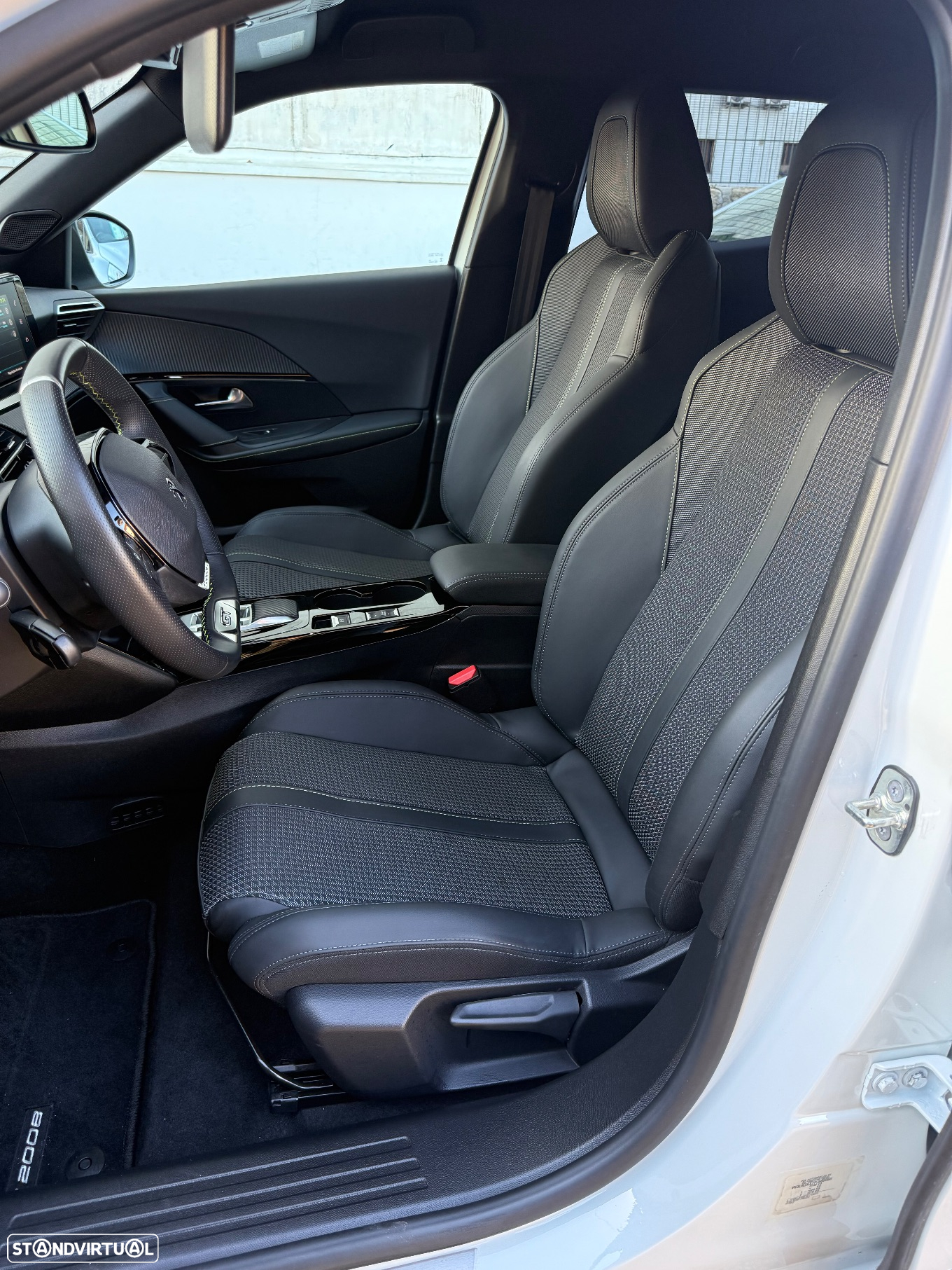 Peugeot e-2008 50 kWh Allure Pack - 39
