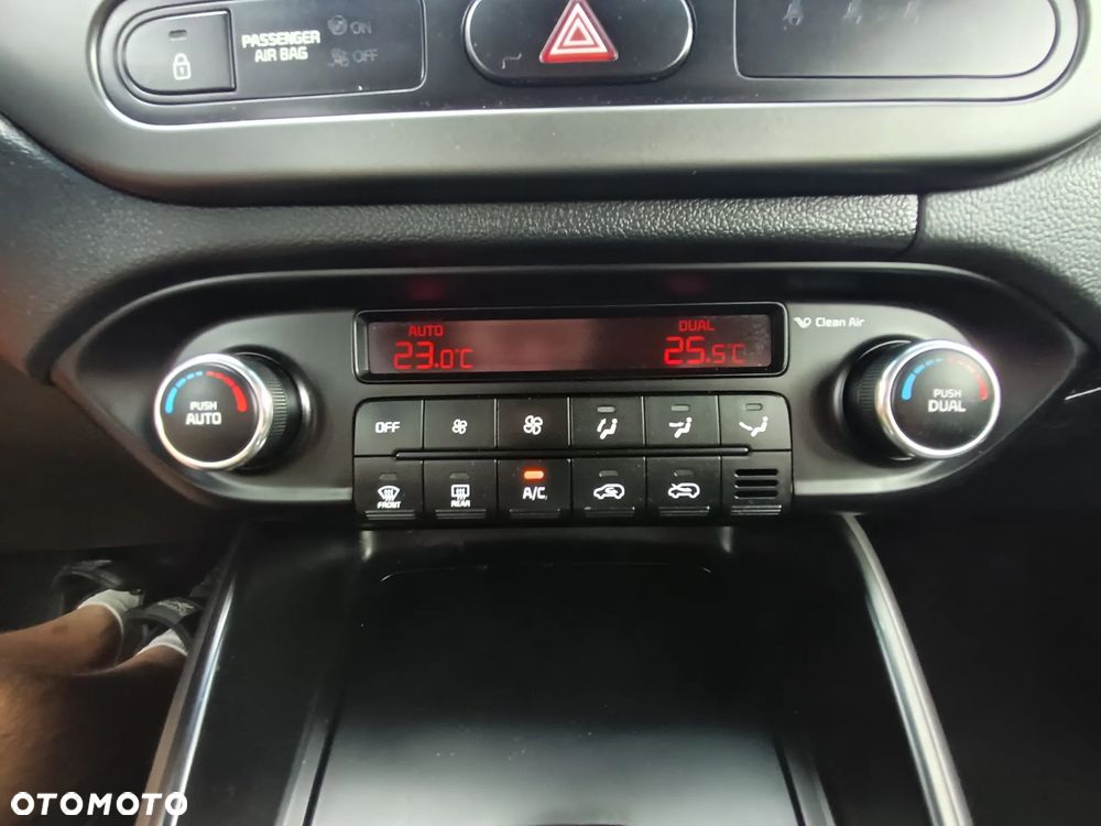 Kia Carens 1.6 GDI Dream Team Edition - 21
