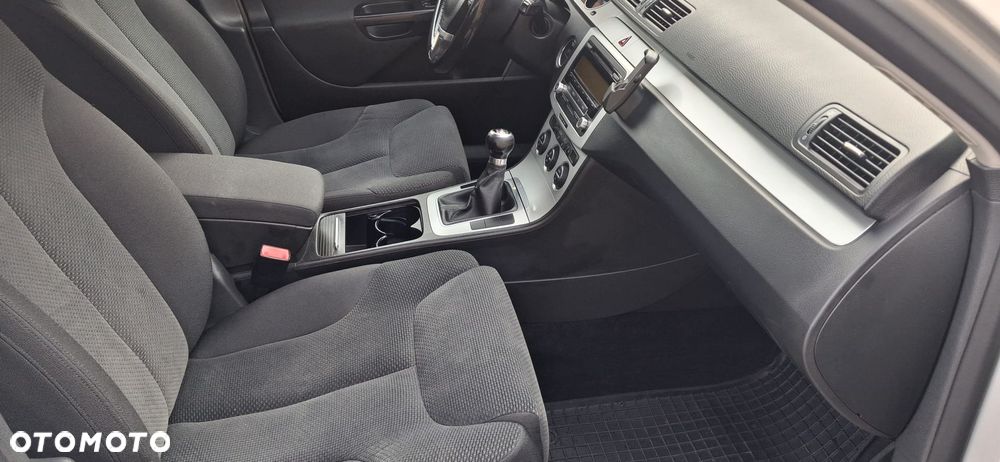 Volkswagen Passat - 13