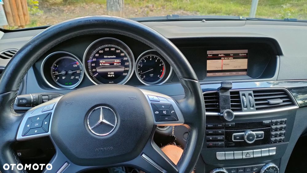 Mercedes-Benz Klasa C 200 CGI BlueEFFICIENCY - 14