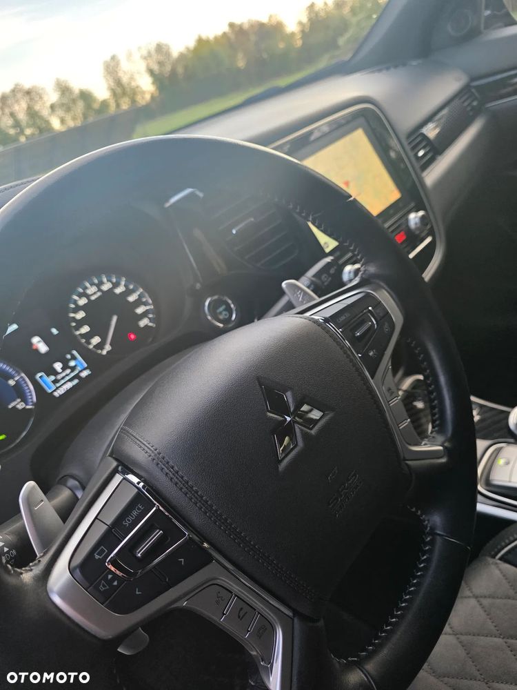 Mitsubishi Outlander 2.4 4WD Diamant+ - 19