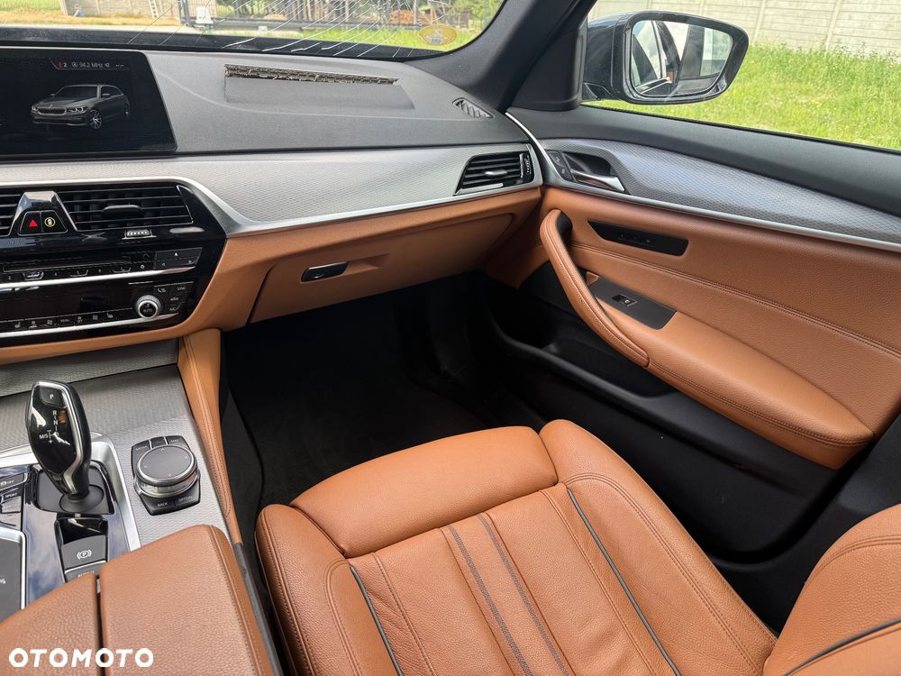 BMW Seria 5 520d M Sport Edition - 16