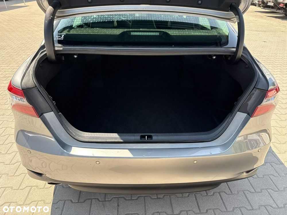 Toyota Camry 2.5 Hybrid Executive CVT - 16