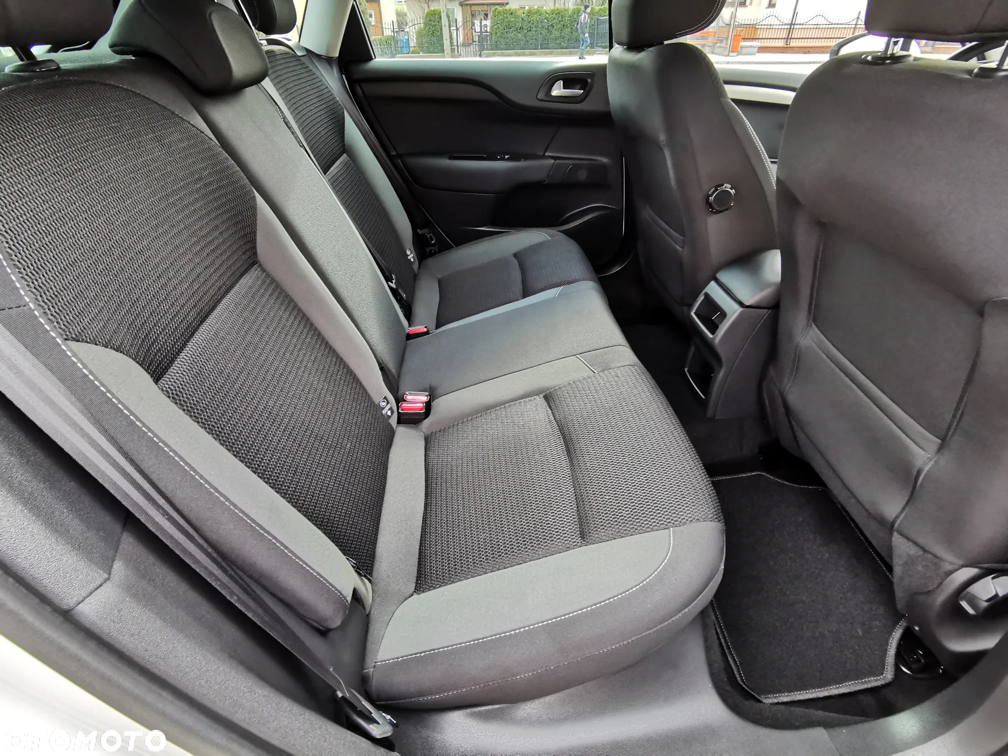 Citroën C4 PureTech 130 Stop&Start EAT8 FEEL - 8