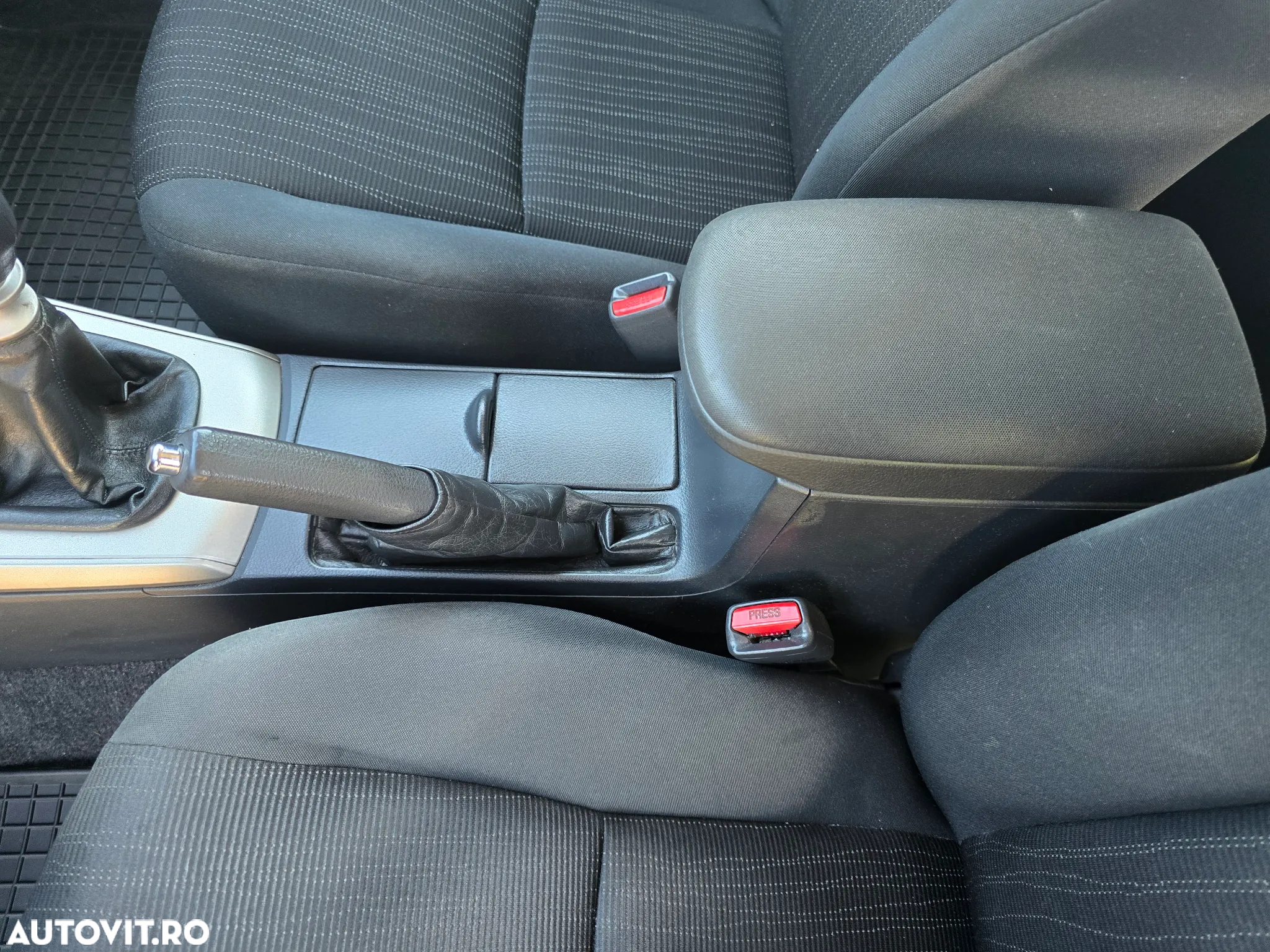 Toyota Corolla 2.0 D-4D DPF Sol - 19
