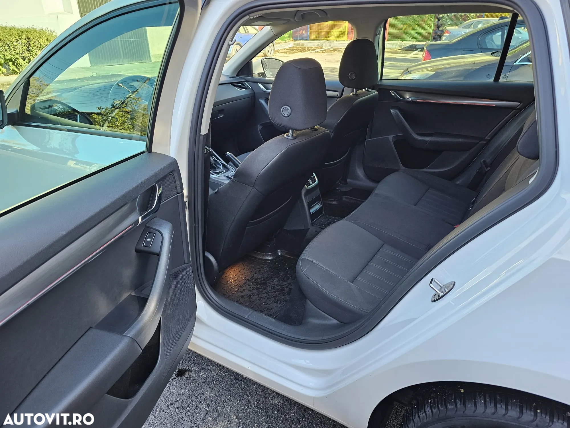 Skoda Octavia Combi Diesel 1.6 TDI DSG Style - 21
