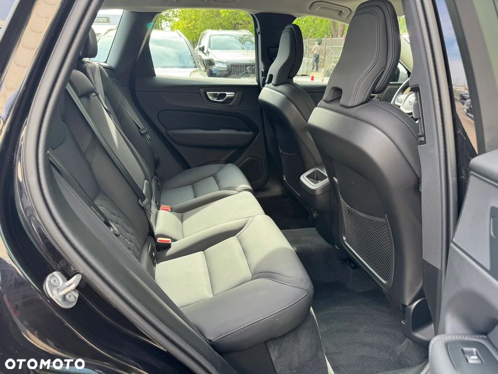 Volvo XC 60 B5 B AWD Plus Dark - 10