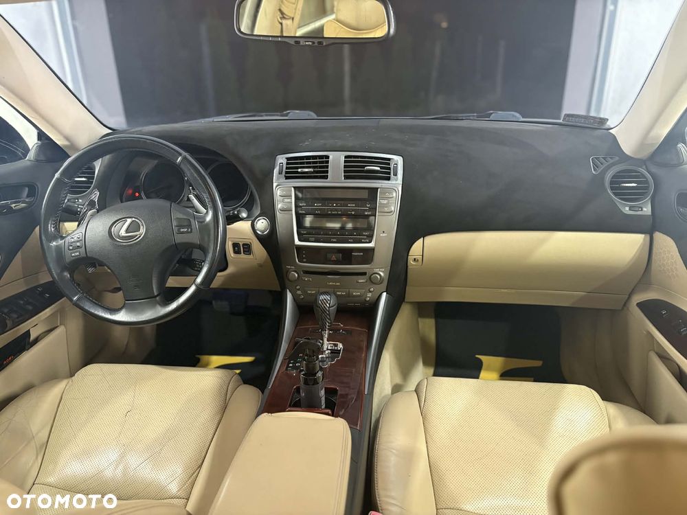 Lexus IS - 25