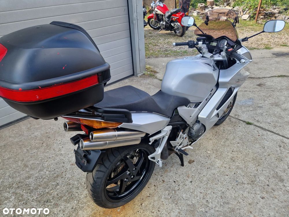 Honda VFR - 11