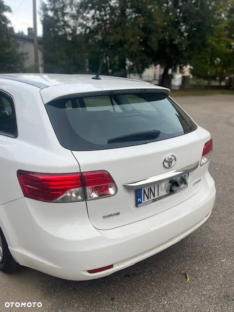 Toyota Avensis 1.6 Premium - 8