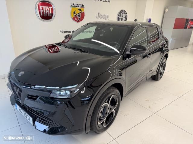 Alfa Romeo Junior 1.2 Q4 eDCT6 - 1