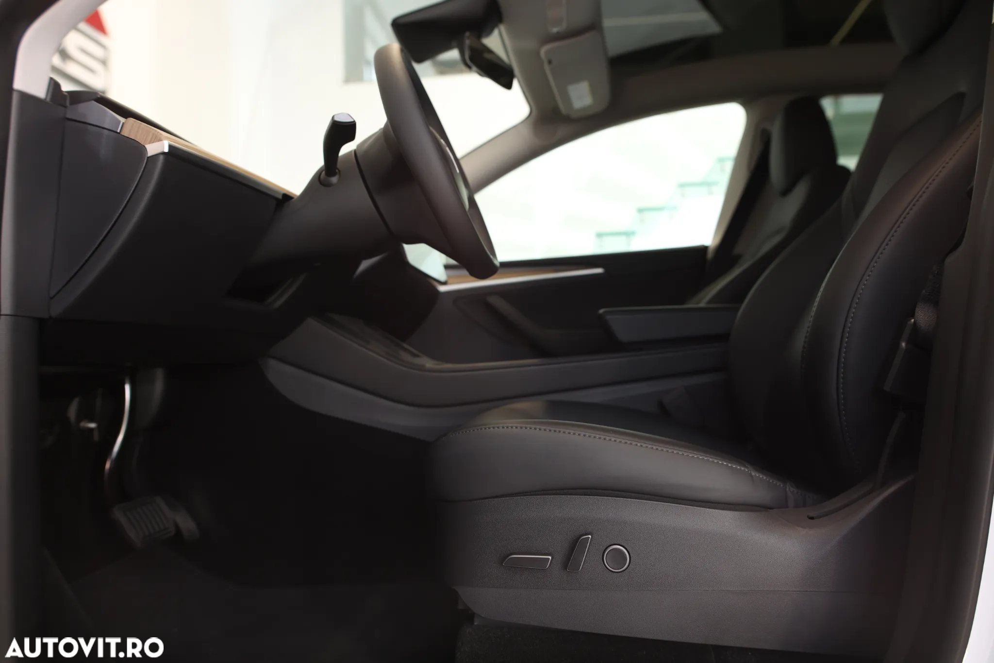 Tesla Model Y Long Range Dual Motor AWD - 10