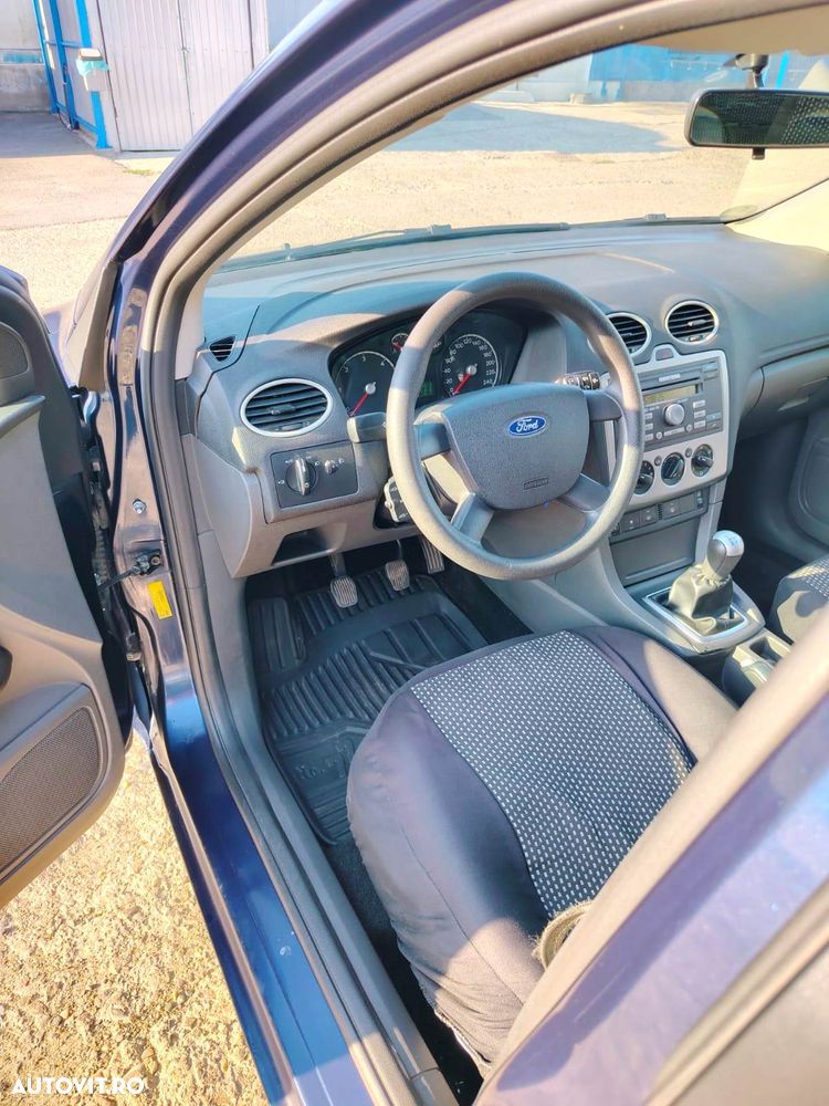 Ford Focus 1.6 TDCi DPF Ambiente - 6