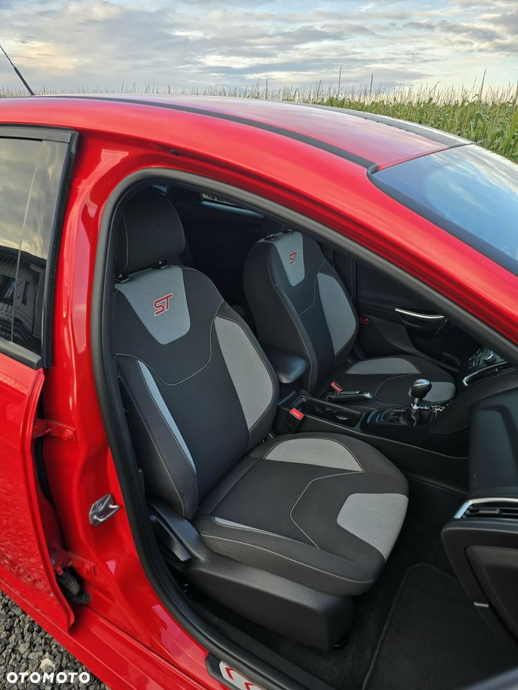 Ford Focus ST - 9