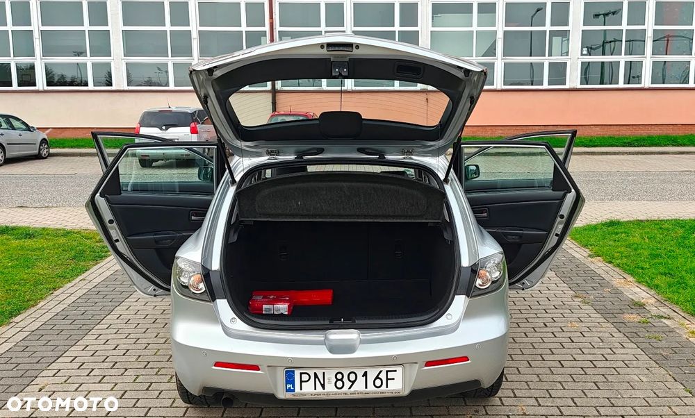 Mazda 3 1.6 Active + - 15