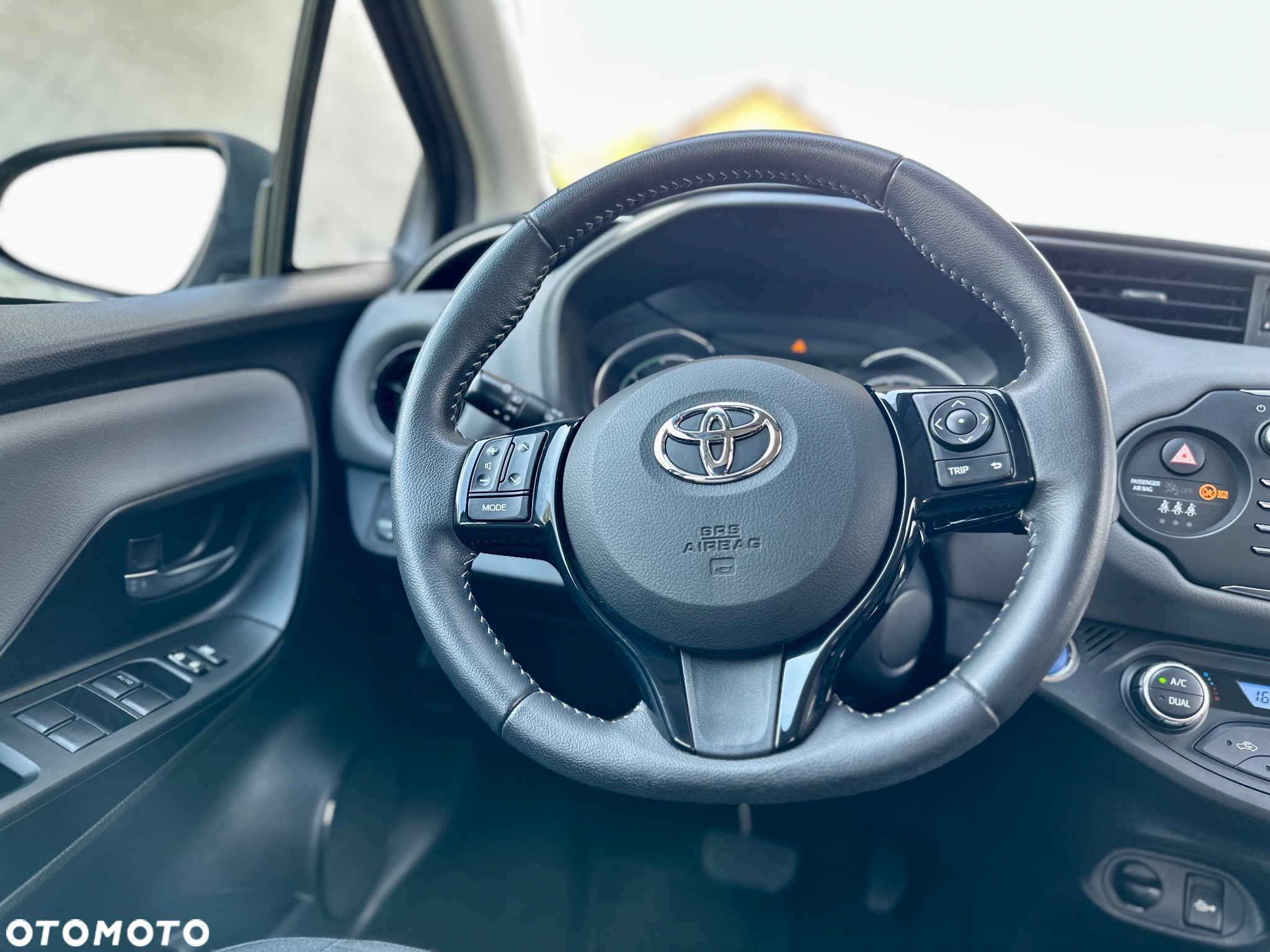 Toyota Yaris Hybrid 1.5 VVT-i Selection - 8
