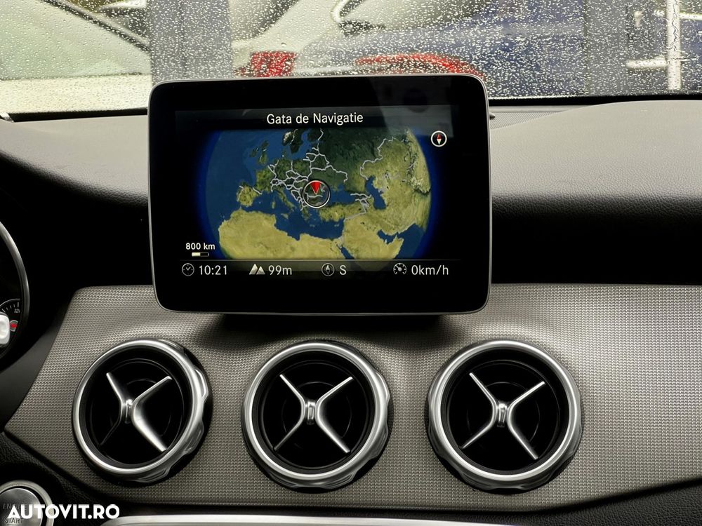 Mercedes-Benz GLA 180 7G-DCT Urban - 11