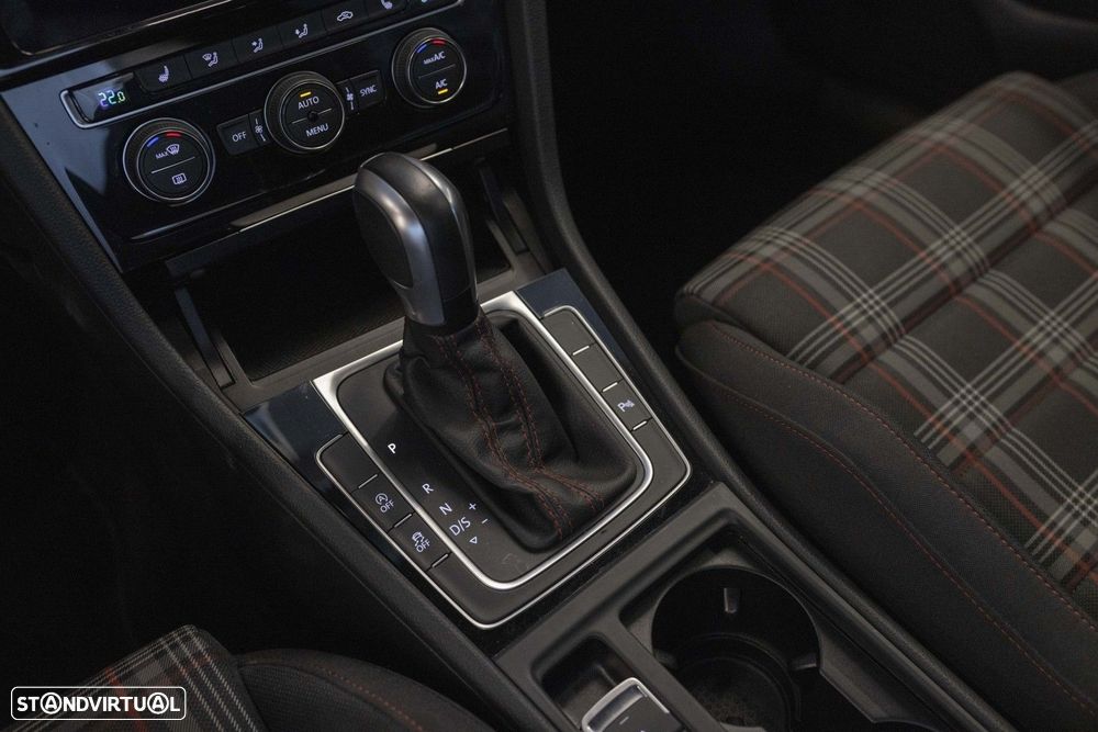 VW Golf GTI 2.0 TSI OPF DSG Performance - 18