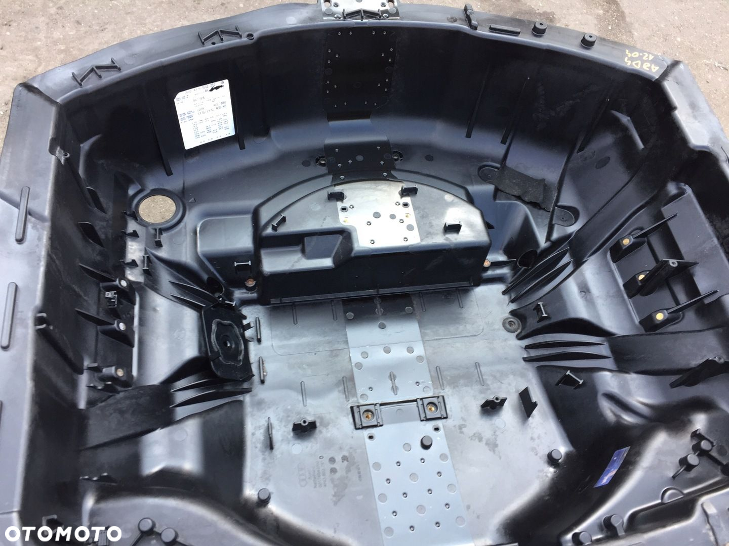 AUDI A8 D4 WNĘKA WANNA KOŁA ZAPASOWEGO 4H0803261D - 7