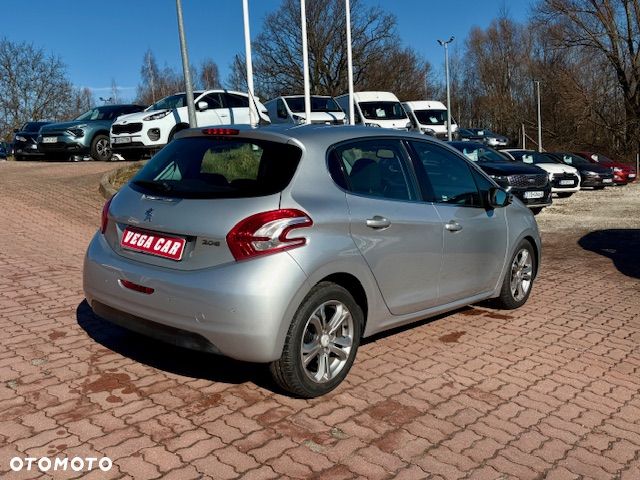 Peugeot 208 1.2 PureTech Allure - 12