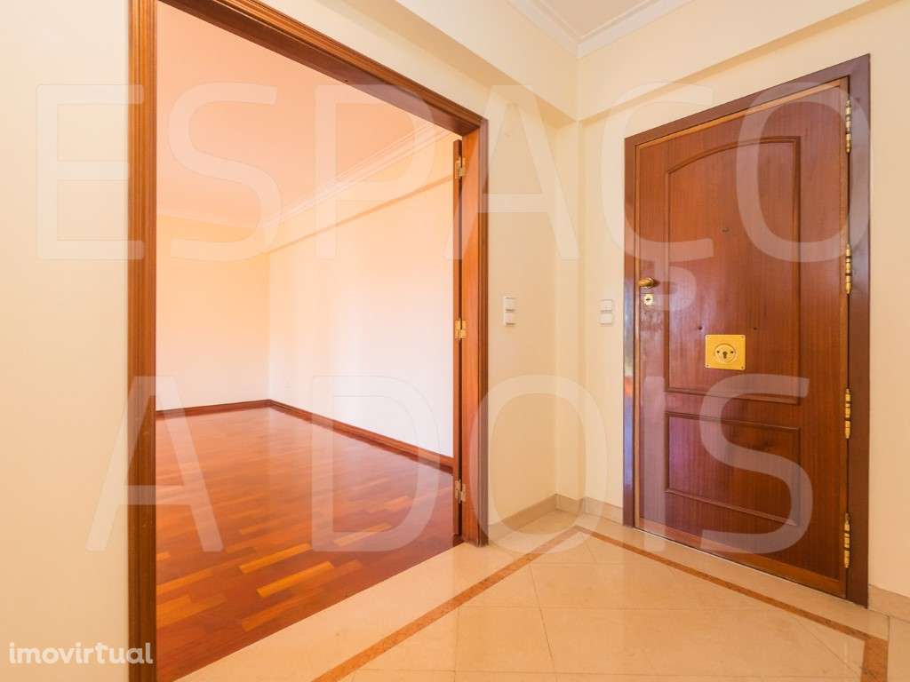 T2 em Soalheiro e em Óptimo Estado de Conservação; COZINHA TOTALMEN... - Grande imagem: 4/47