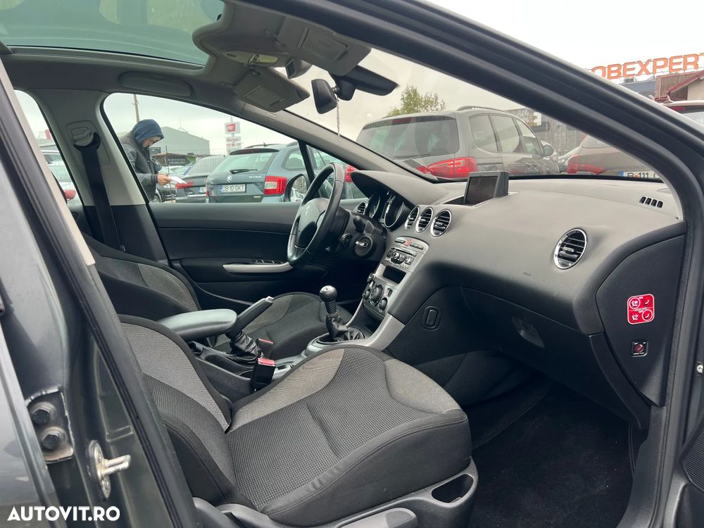 Peugeot 308 1.6E Premium Pack - 17
