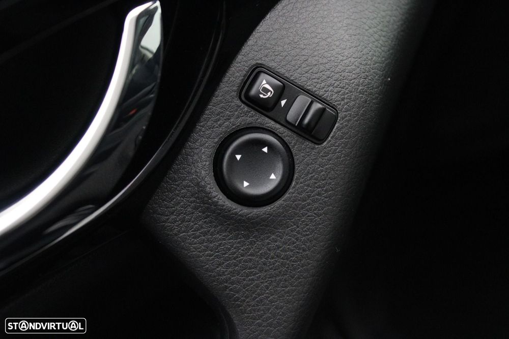 Nissan Qashqai 1.5 dCi N-Connecta Business - 27