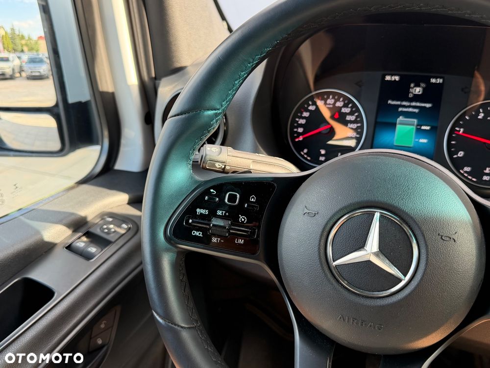 Mercedes-Benz Sprinter - 14