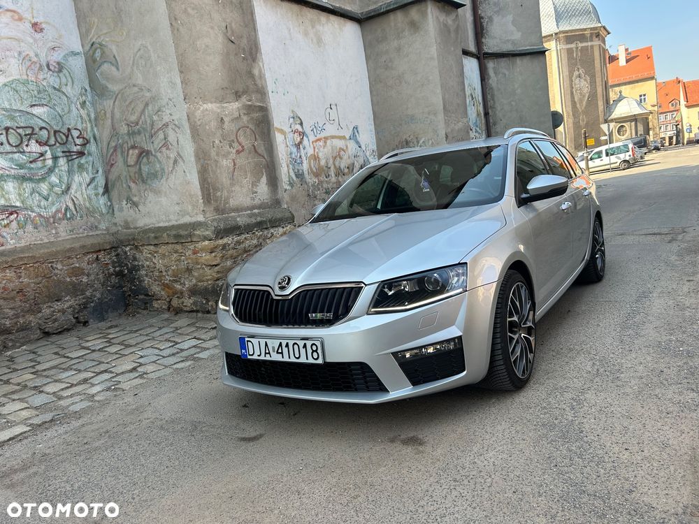 Skoda Octavia 2.0 TSI DSG RS - 8