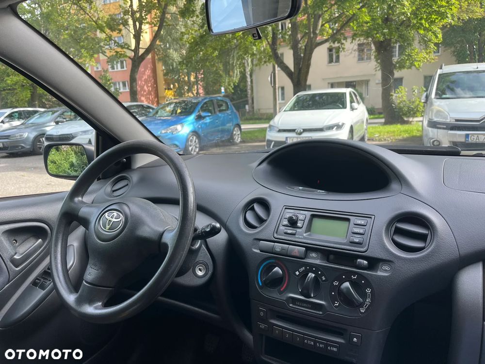 Toyota Yaris 1.0 Base - 2
