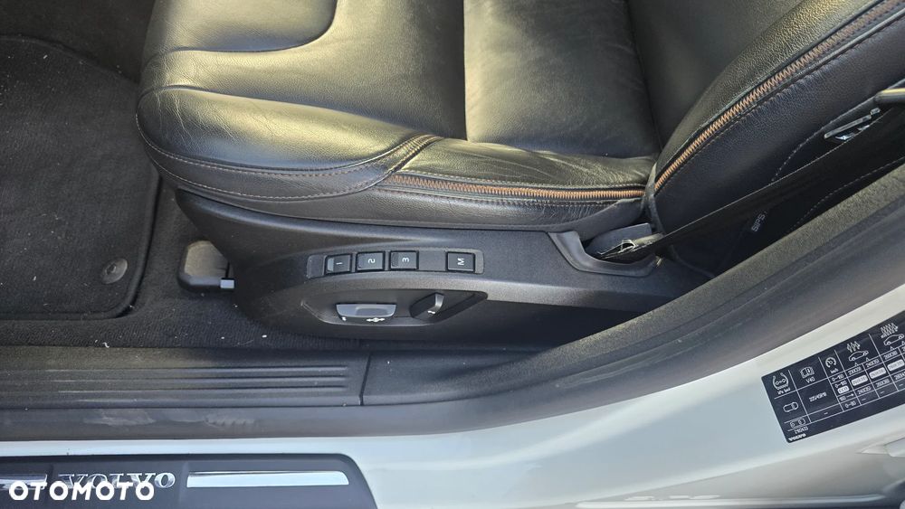 Volvo V40 Cross Country T3 Drive-E Summum - 24
