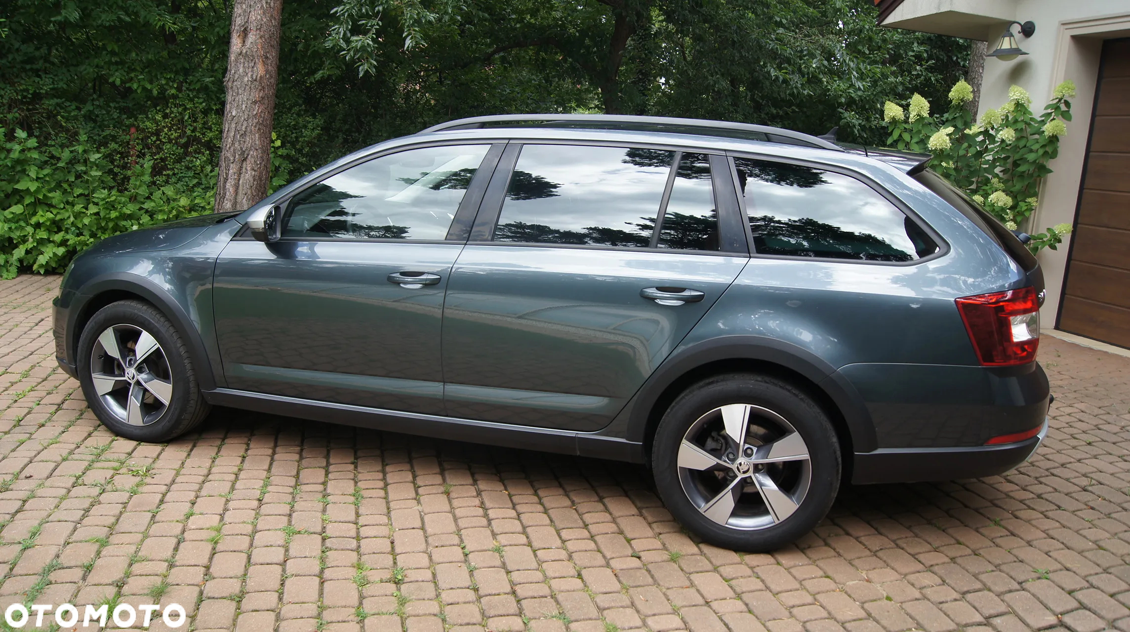 Skoda Octavia Combi 2.0 TDI 4x4 DSG Scout - 10
