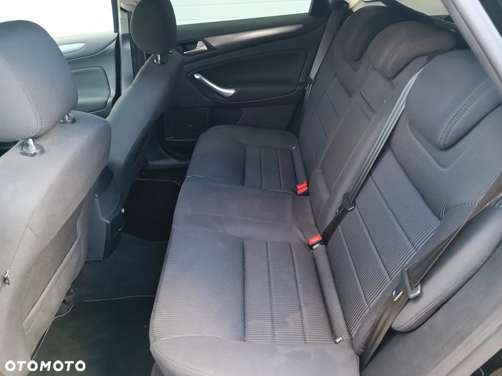 Ford Mondeo 2.0 EcoBoost Titanium - 27