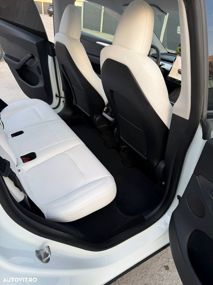 Tesla Model Y AWD Performance - 17