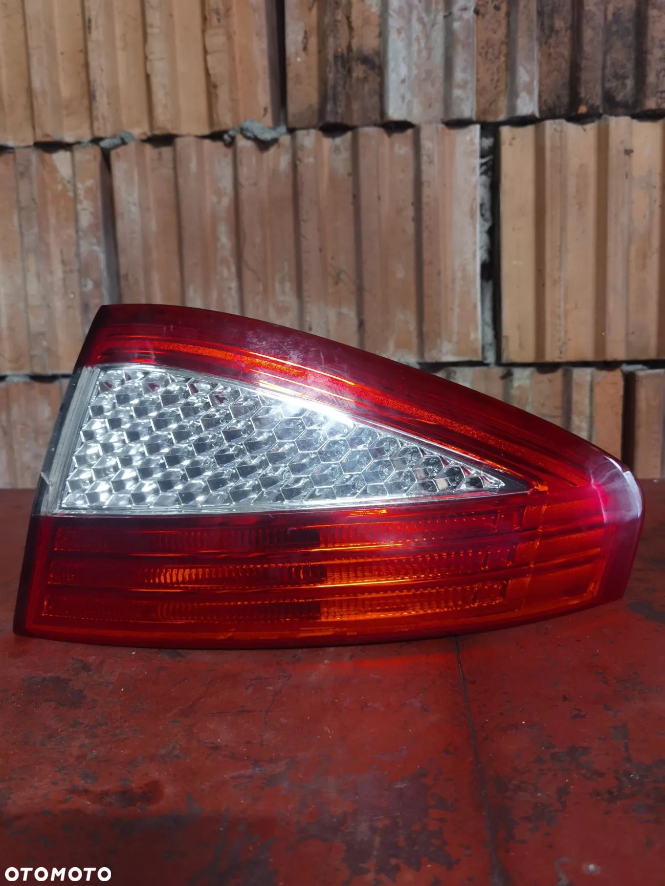 Ford Mondeo MK 4 tylna prawa lampa - 1