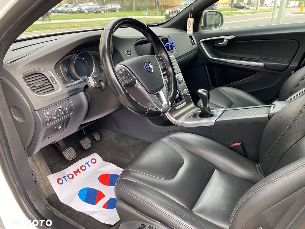 Volvo V60 D4 Momentum - 11